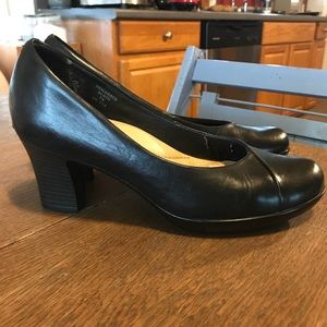 Super comfortable black heels